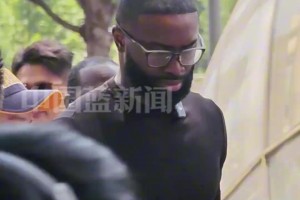 错失绝杀！费利佩射门被扑，周定洋补射太正送门将怀里