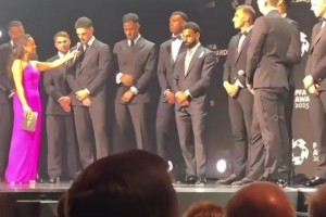 赖斯说我们连续三年第二时，萨拉赫立刻看向了范迪克😂