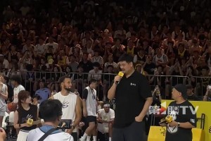 杰伦布朗中国行，和球迷互动不相信球迷的扣篮能力