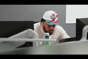 和神明沟通！名场面：狄龙在灰熊主场赛前的“死亡凝视”！