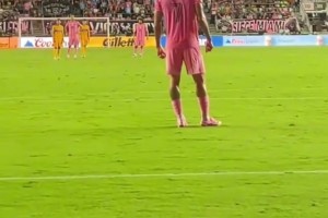 这拼抢力度简直是顶级牛马德保罗！但怎么看起来不太聪明的样子