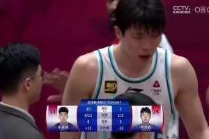 是真的热爱比赛啊！杨瀚森此前季后赛打得不顺，在场边直接哭了！