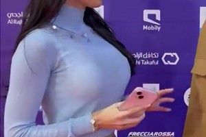 身材挺拔！皮耶罗不敢直视里奇女友，生怕盯着多看两秒~😍