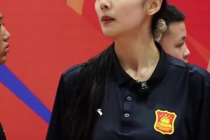又美又飒！小篮球总决赛上的超绝女教练霸气喊话：眼泪给我憋回去
