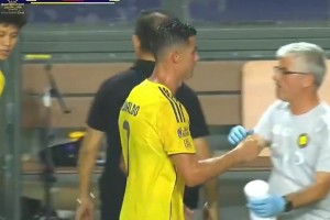 永久禁止入场！冲场C罗球迷：后悔花2999支持伪君子