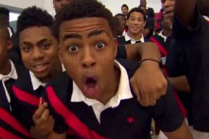 格里芬美国队训练表演炸扣🤣乍一看，围观小孩里好多未来球星！