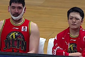 《CBA强度》🤣钟诚&姜宇星场边包扎名场面，很难憋住不笑