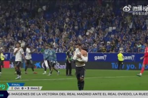 迪亚斯赛后将球衣送给了小球迷，小球迷激动痛哭😭