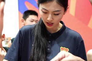 超绝女教练指挥时气场两米八！颜值逆天场下又超暖心～