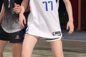 野球场出现女契奇，这些男的是真往死里打啊😂