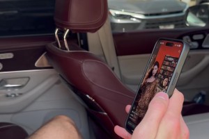 原来你也爱看？？？切特偷看网红美女方圆热舞视频被抓包🤣