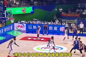 名场面：国安外援巴坎布内急离场紧急卸货，回归后轻松破门😂