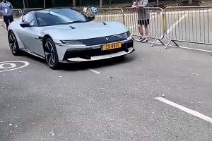 5天工资！哈兰德驾驶全新价值35万镑法拉利来训练，他已有多辆