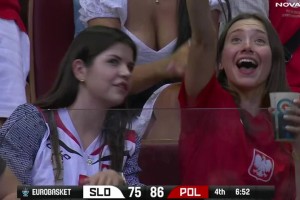 波兰vs斯洛文尼亚场边高颜值美女😍这比赛谁不爱看啊