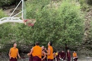 一群爱佛僧！文班亚马来这里不是无敌😍😍