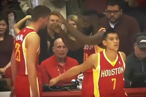 🤣戴维斯谈林书豪当时有多火爆：记者多到快把我干到浴室去了