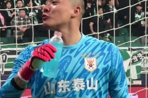 大雷激情对喷❗️此前国安球迷喊王大雷：假球队里，你是队长