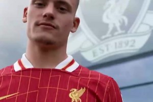 自在极意！还说你不是外星人？梅西热身时无视野踢走飞来的足球！