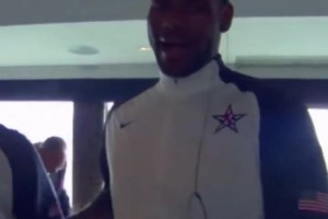 詹姆斯梦八时期逗乐科比：科比是我的偶像，我想穿得像他一样！