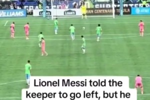 是没看到吗？现场直拍：梅西让乌斯塔里扑左侧，可乌斯塔里没有听