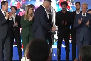 情绪激动！安东尼：只有我自己知道在曼彻斯特多么艰难！