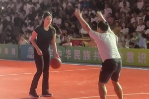 你可能防得住奥尼尔，但你未必能防住“肘子姐”🤣