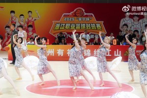 婀娜多姿！浙江男篮蕞红啦啦队这身旗袍装扮，实在太美了！😍