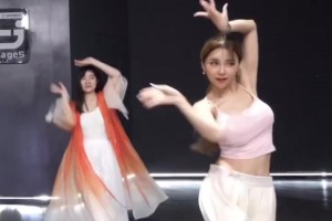 好柔软的身段！周玲安这古风舞跳得也太美了！😍