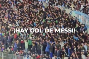 声势浩大！全场阿根廷球迷为梅西进球而狂欢，本土最后一场了😙