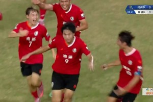 最强9号带刀中卫！南通队黄蒋大亚禁区乱战破门+SIU庆祝🔥