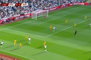 找回状态！拉什福德强突底线上演穿裆过人好戏！