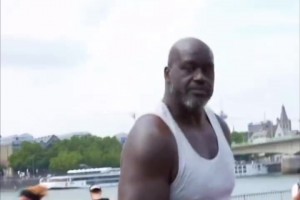 是真没篮子啊😂奥尼尔野球场连续17投0中！筐快砸坏了！！！