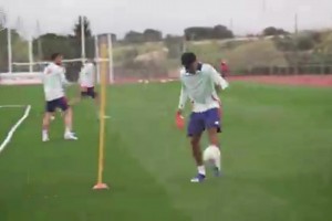 不管是训练场还是赛场，亚马尔总是与众不同