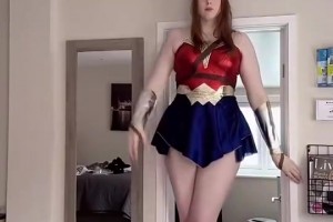 好家伙，这位国外的大妹子身材竟如此魁梧，不打篮球可惜了🙊