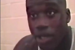 这上哪说理去！高中时期的奥尼尔简直是篮球终极模板啊！