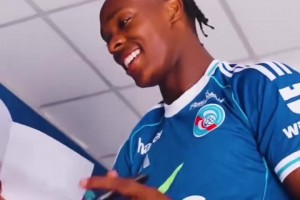 不愧是时尚之都！法国众将穿搭，埃基蒂克化身时尚超模！