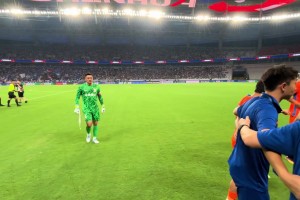 因苏超走红的主持姐姐为徐州姑娘发声，网友：怎么有山东口音😅