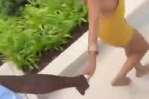 杰伦-格林此前自拍视频，大方展示穿着性感的40岁老baby~