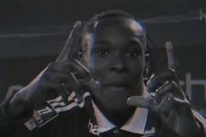 新纹身？当你没有东西让梅西签名，于是把手臂伸了出来！