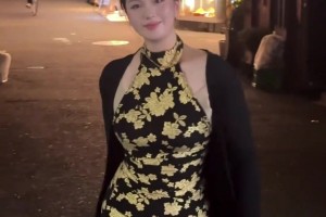 这个兄真喜！😍穿上旗袍的肘姐更显身材了！