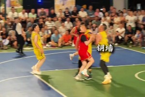 🔥中年大叔对青年女篮，对抗拉满...