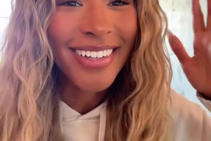 保养得不错！近距离感受下詹嫂萨瓦娜的颜值，牙齿是真的白😁