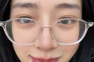 不看大花臂，李添荣未婚妻的颜值真不低👍