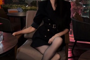 许诺：你那软绵绵的照片就别配硬曲了呗