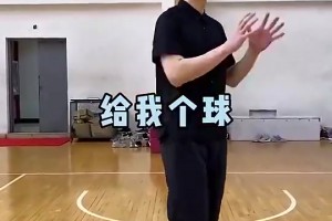 这么幽默！王哲林此前搞笑视频：如何在篮球场撩妹🙊