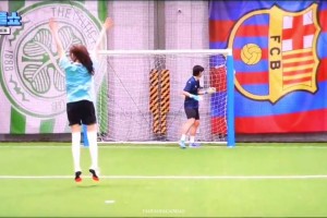 唱跳足球！韩国女星文夏奈尔这脚法有点东西啊🤩