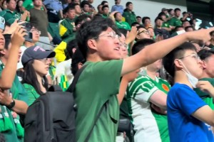 近距离实拍王燊超蹬踹法比奥小腿！国安球迷：这竟然不是红牌😡