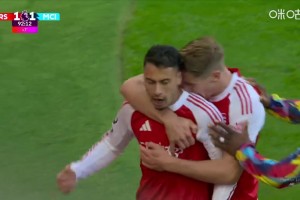 替补奇兵😱埃泽长传送助攻，马丁内利单刀吊射绝杀曼城！