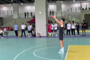 郭艾伦和徐静雨打球太搞笑了！格林都看傻了😂