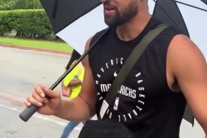 徐静雨看到年轻时詹姆斯：太有荷尔蒙魅力了，也就是东契奇比他帅